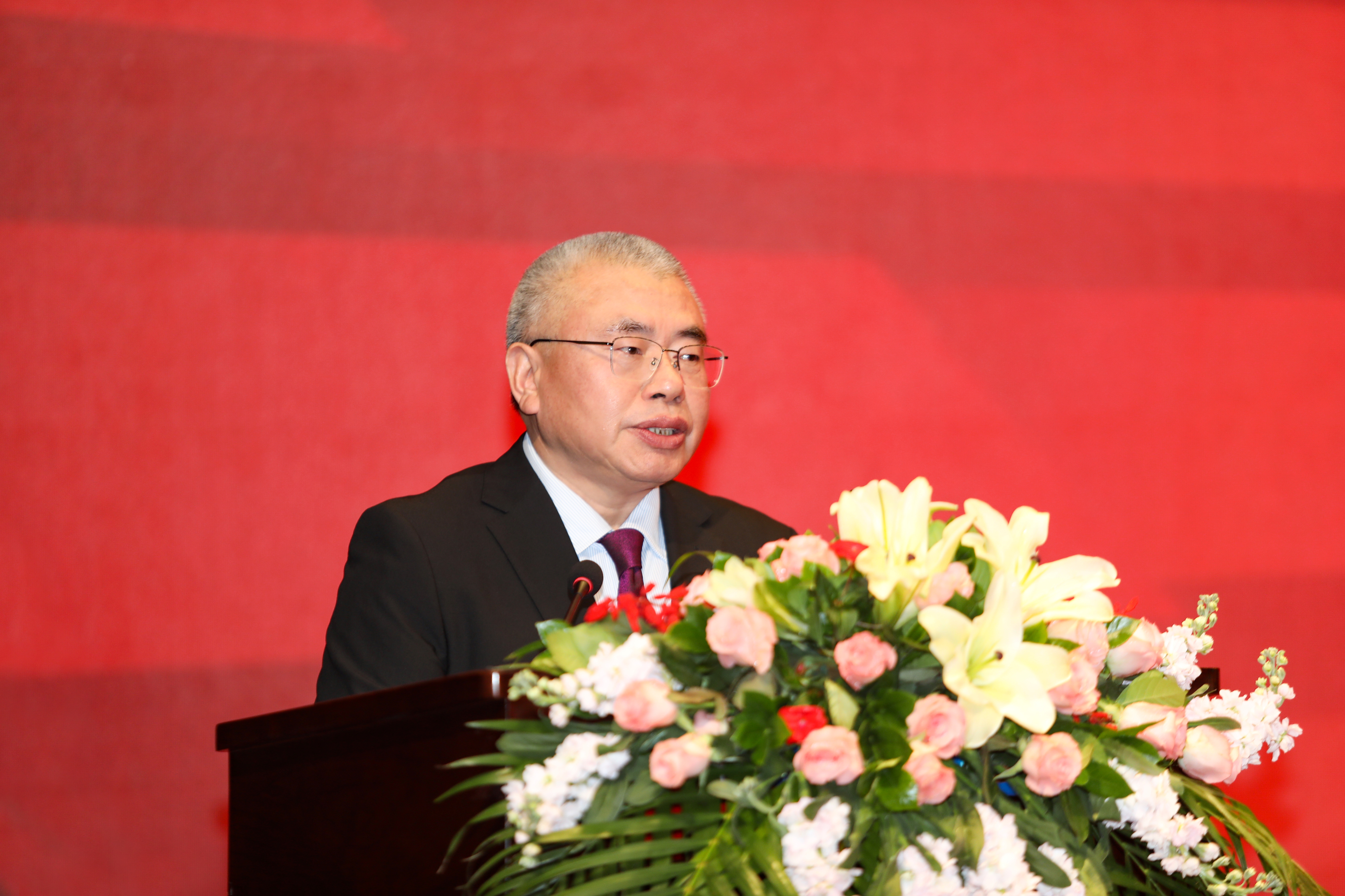 1.集團(tuán)公司黨委書記、董事長、總經(jīng)理?xiàng)畎矅鞔髸罗o.JPG